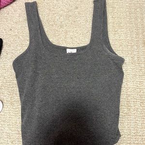 grey tank top